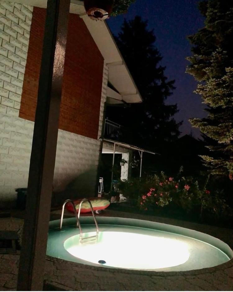 White House With Sauna And Jacuzzi Novi Sad Exterior photo